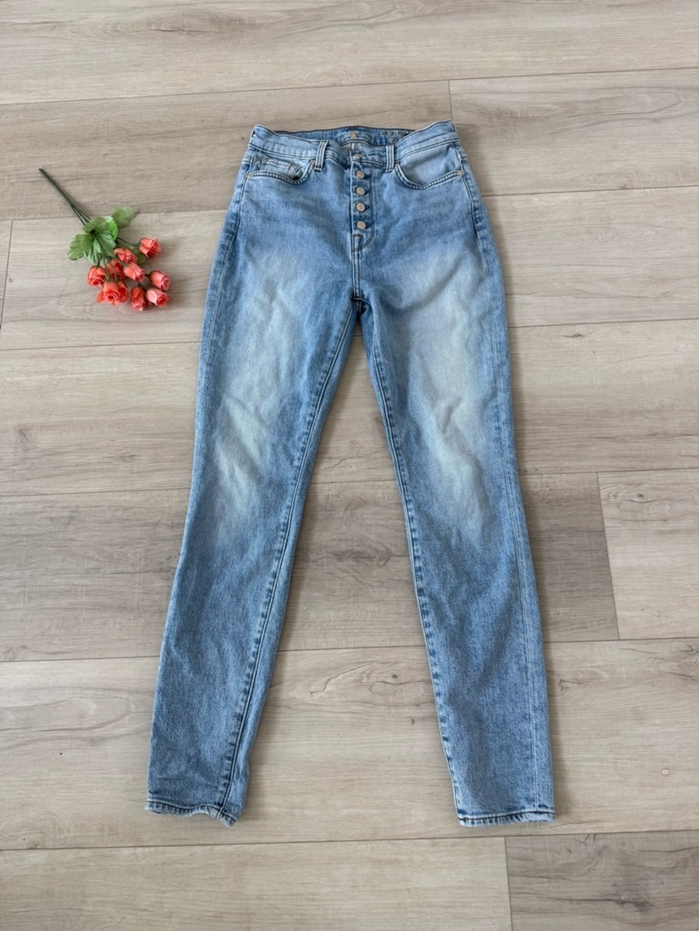 7 For All Mankind Jeans
The high waist skinny  Women Size 28 jeans